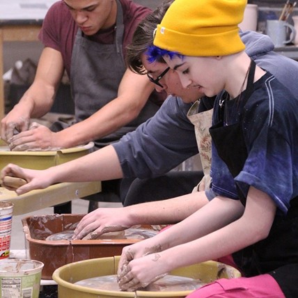 students using potter&#39;s wheels